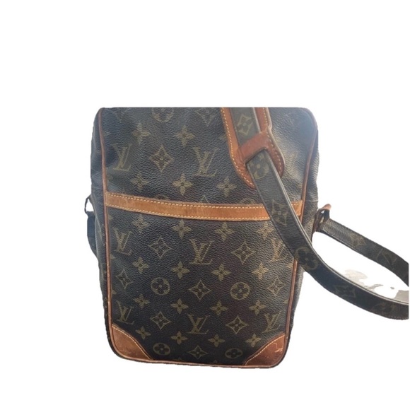 Louis Vuitton Danube Monogram canvas crossbody with COA for Men or Women - EUC - Picture 2 of 7